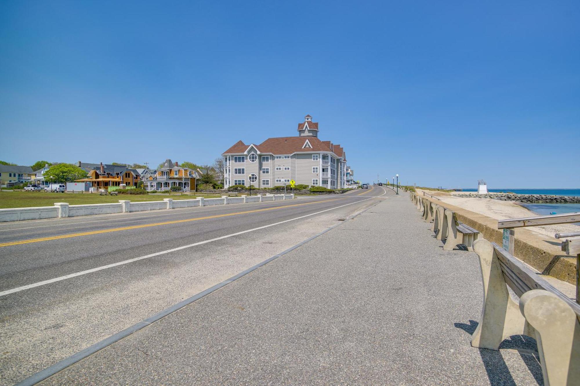 Breezy Oak Bluffs Condo - Steps To Inkwell Beach! Exterior photo