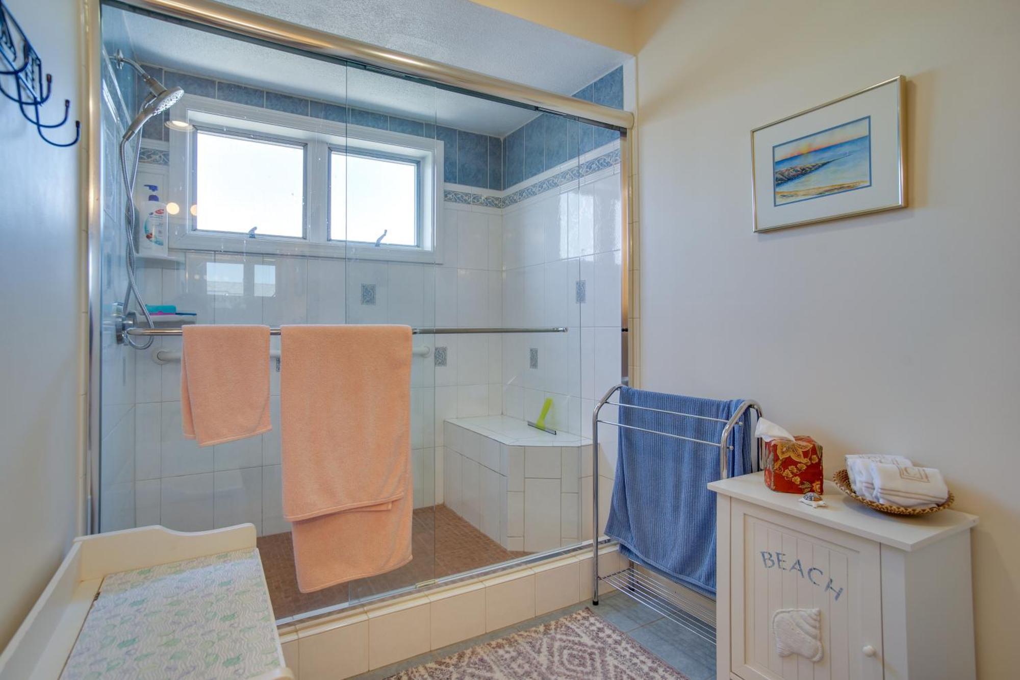 Breezy Oak Bluffs Condo - Steps To Inkwell Beach! Exterior photo