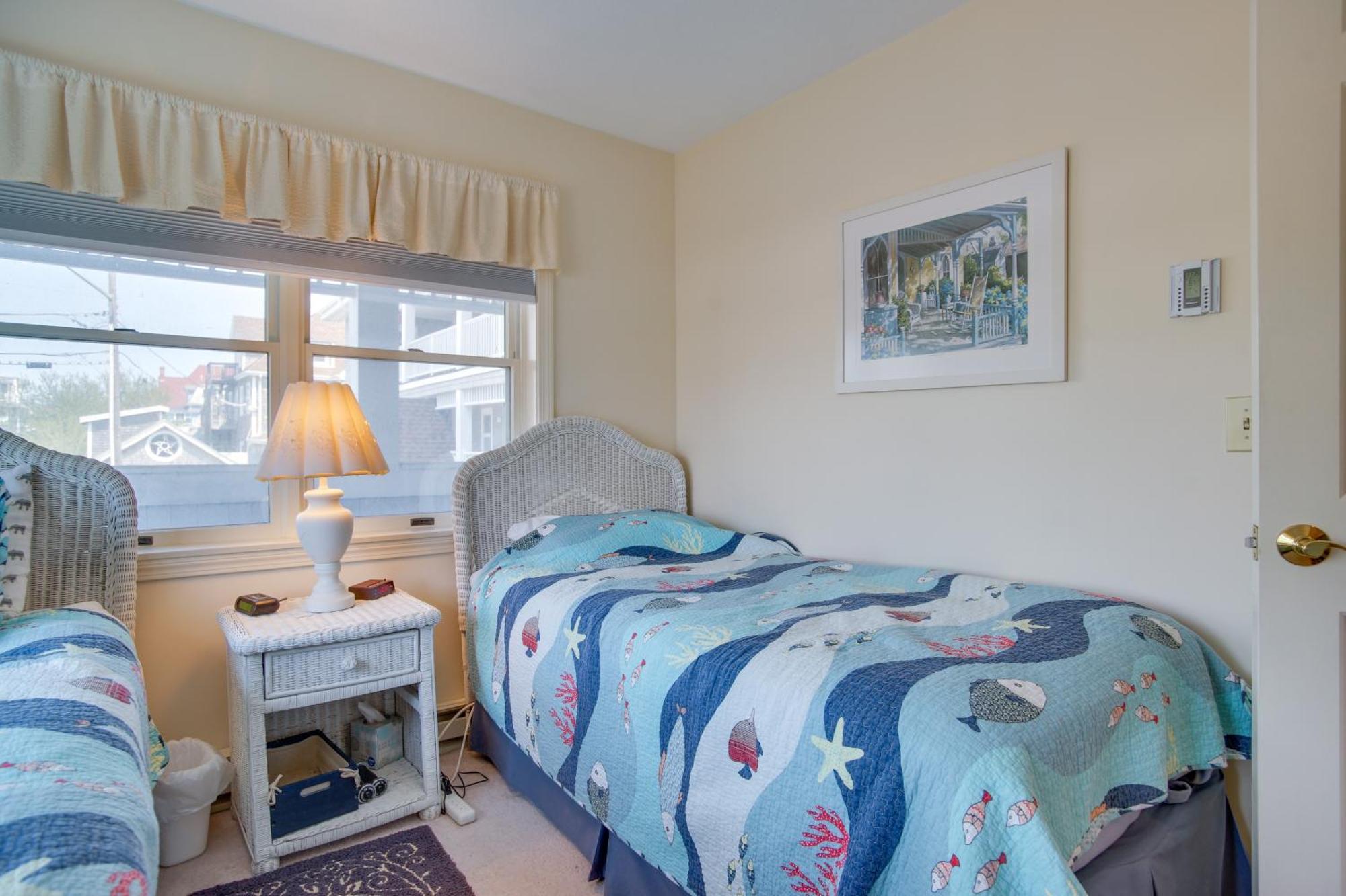 Breezy Oak Bluffs Condo - Steps To Inkwell Beach! Exterior photo