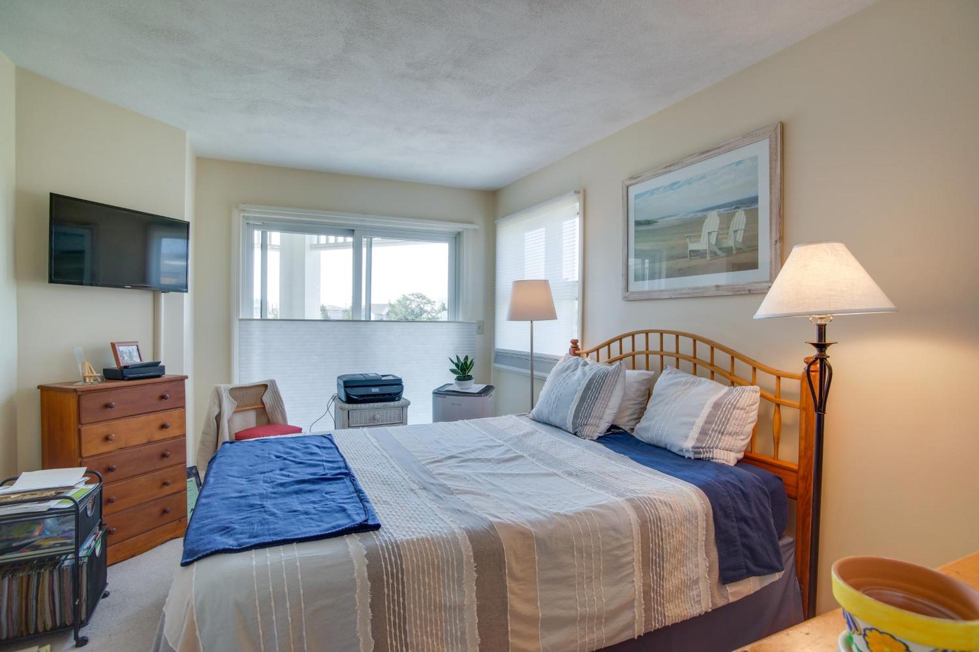 Breezy Oak Bluffs Condo - Steps To Inkwell Beach! Exterior photo