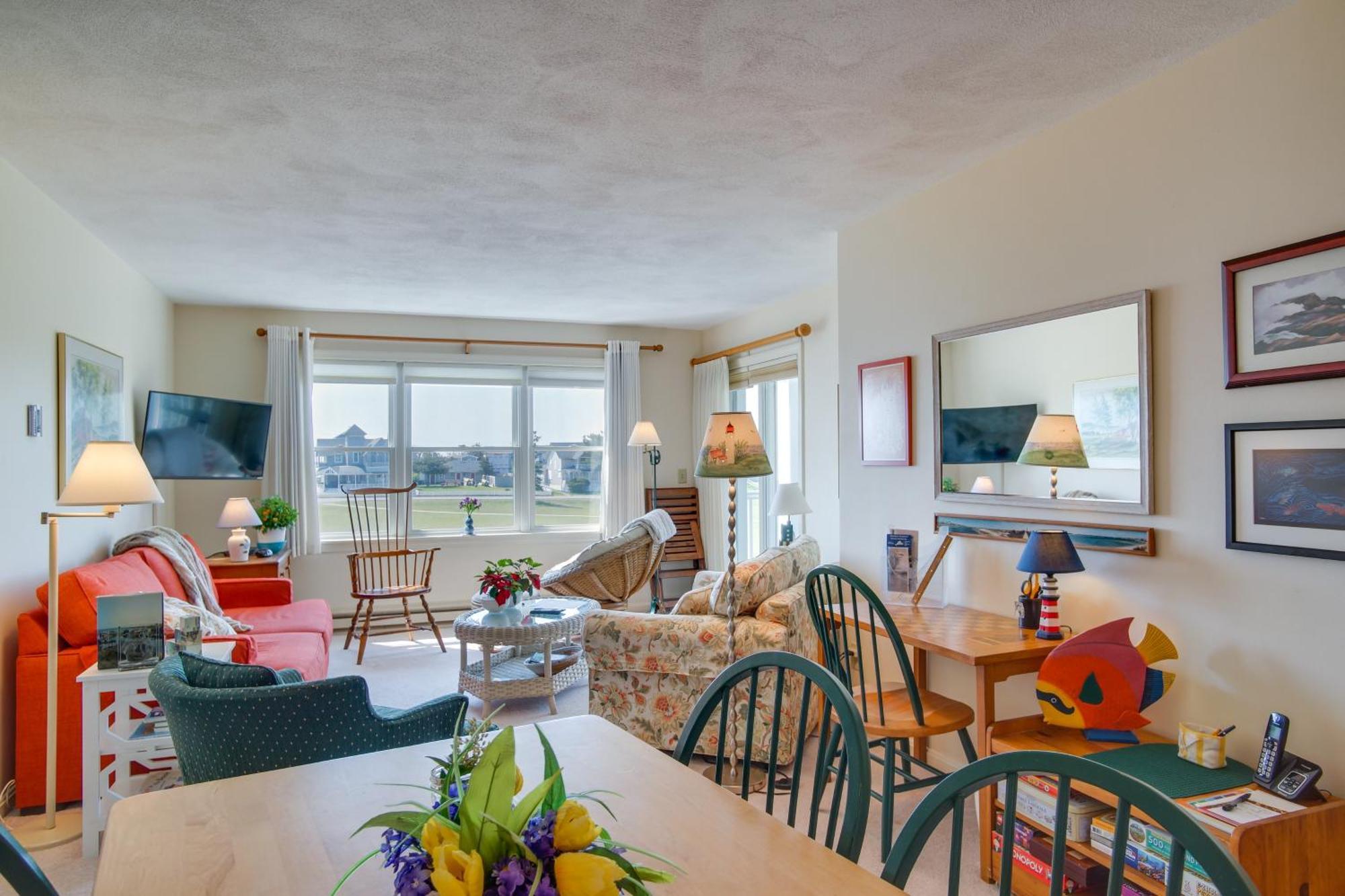 Breezy Oak Bluffs Condo - Steps To Inkwell Beach! Exterior photo