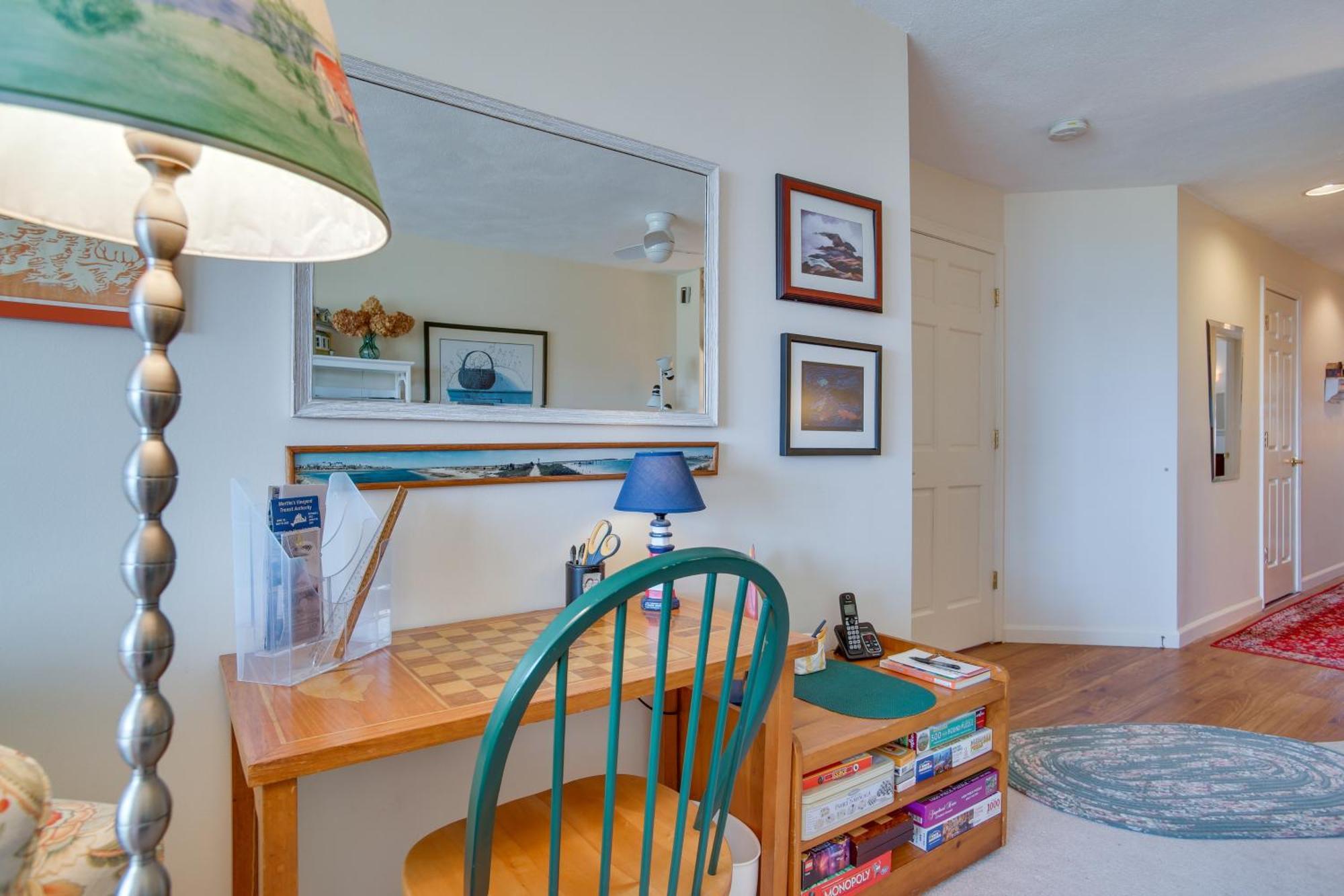 Breezy Oak Bluffs Condo - Steps To Inkwell Beach! Exterior photo